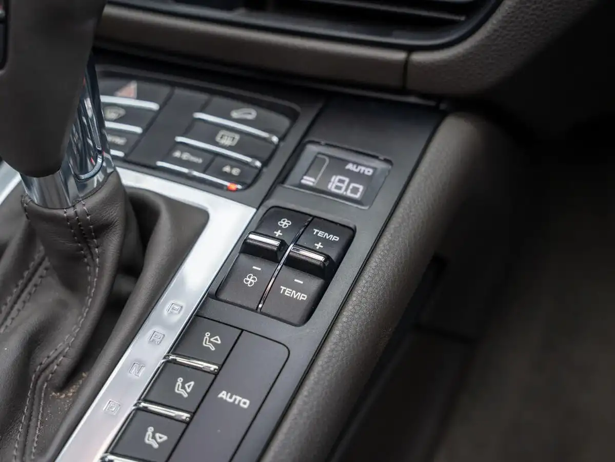 2020-porsche-macan-30-v6-s-big-34