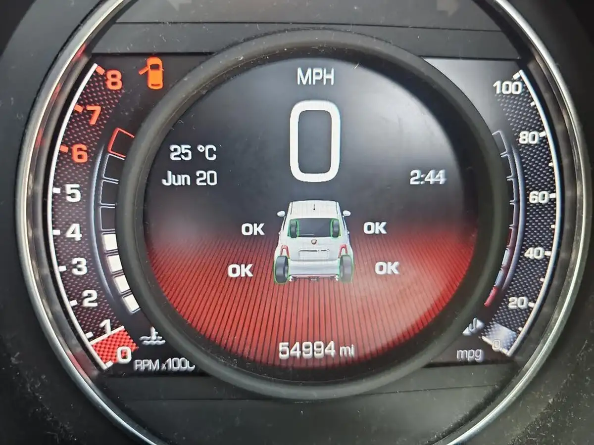 2017-abarth-595-14-tjet-big-12