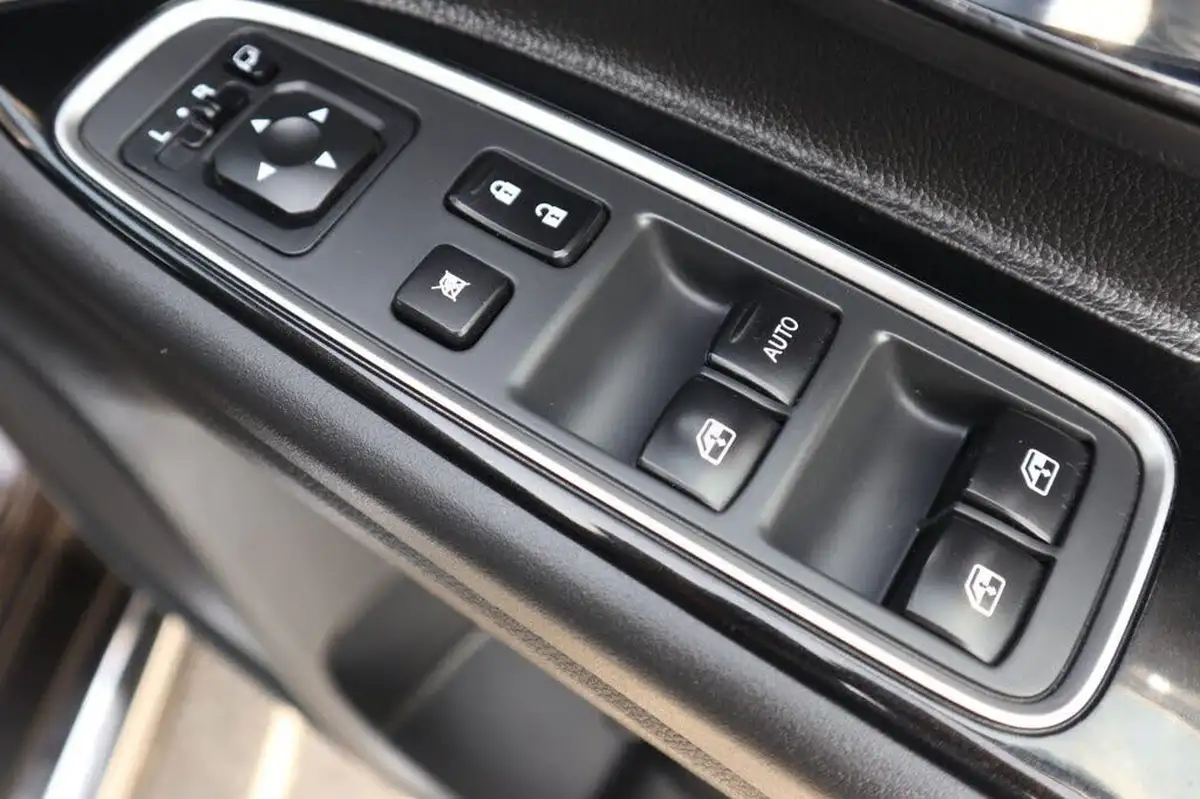 2018-mitsubishi-outlander-20-4hs-phev-5st-big-14