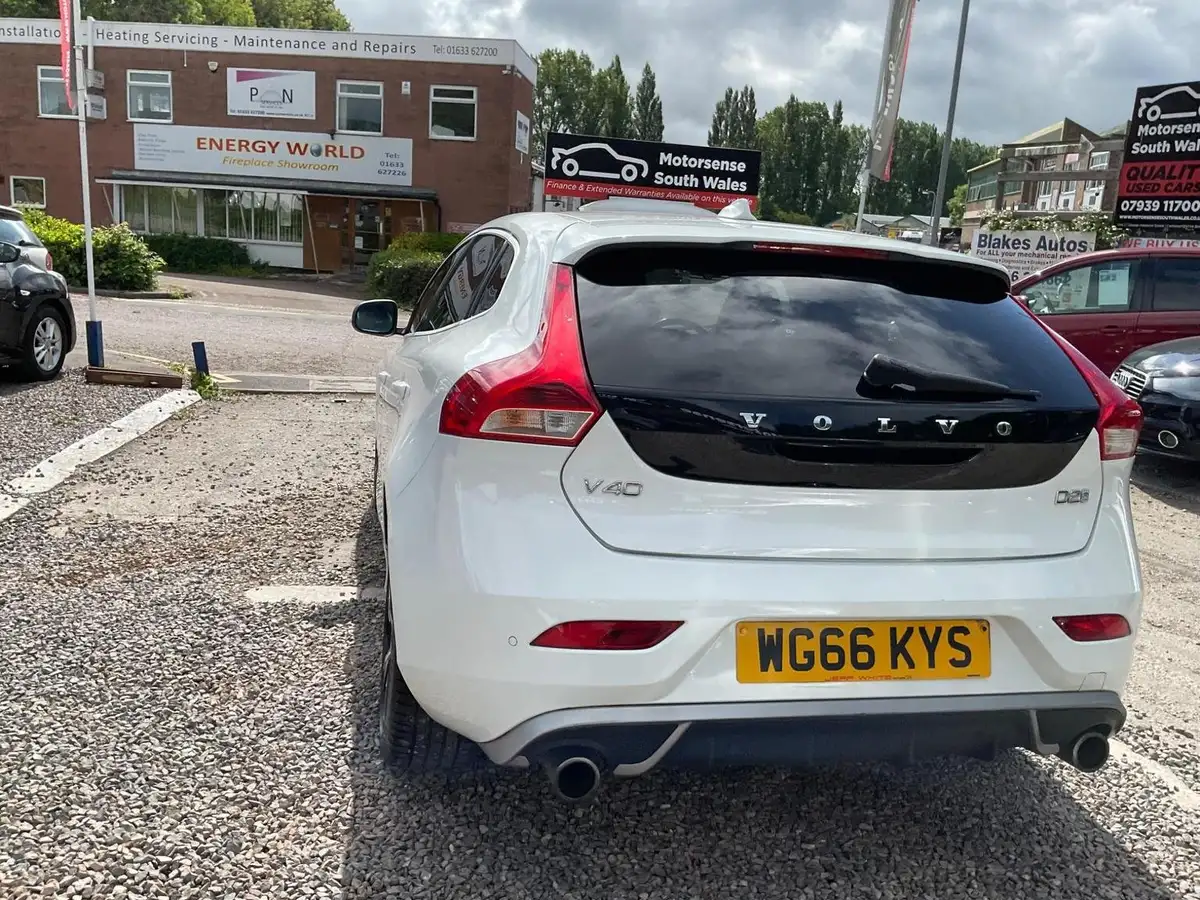 2016-volvo-v40-20td-d2-r-design-pro-big-71