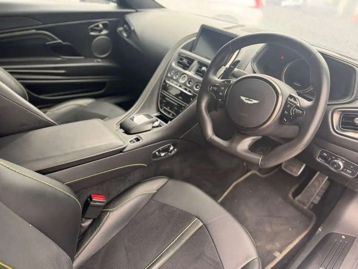 2022-aston-martin-db11-40-v8-528bhp-ss-big-19
