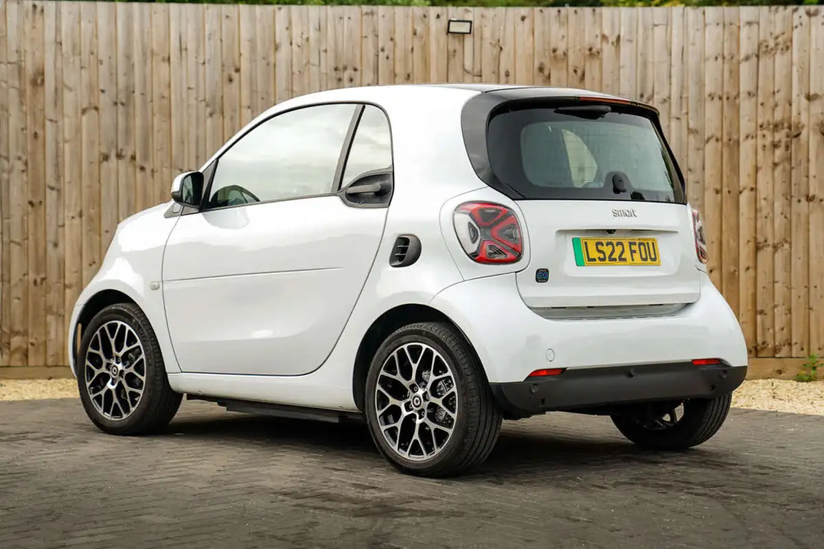 2022-smart-fortwo-eq-exclusive-coupe-big-7