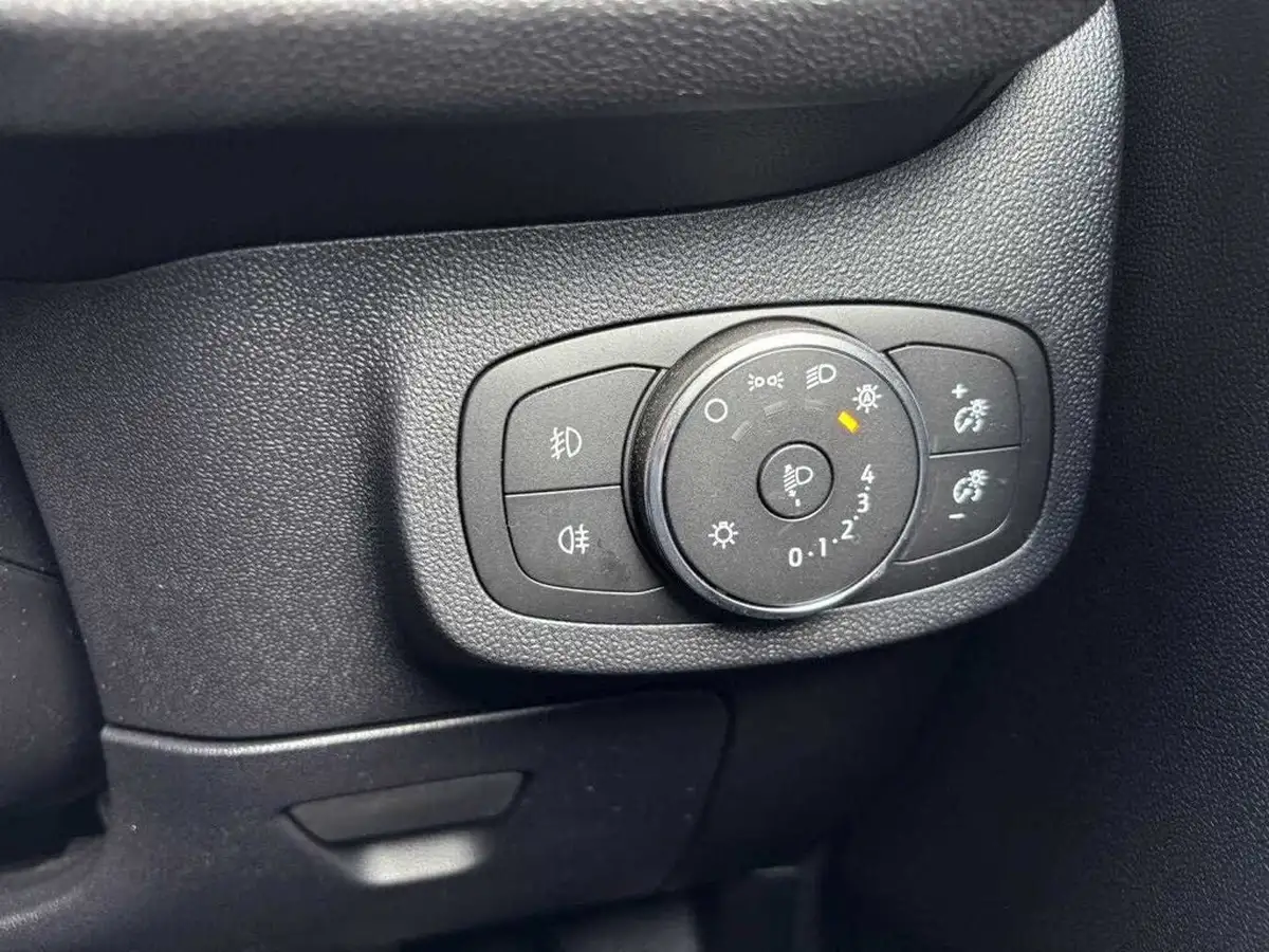 2022-ford-fiesta-10t-st-line-100ps-5d-big-18