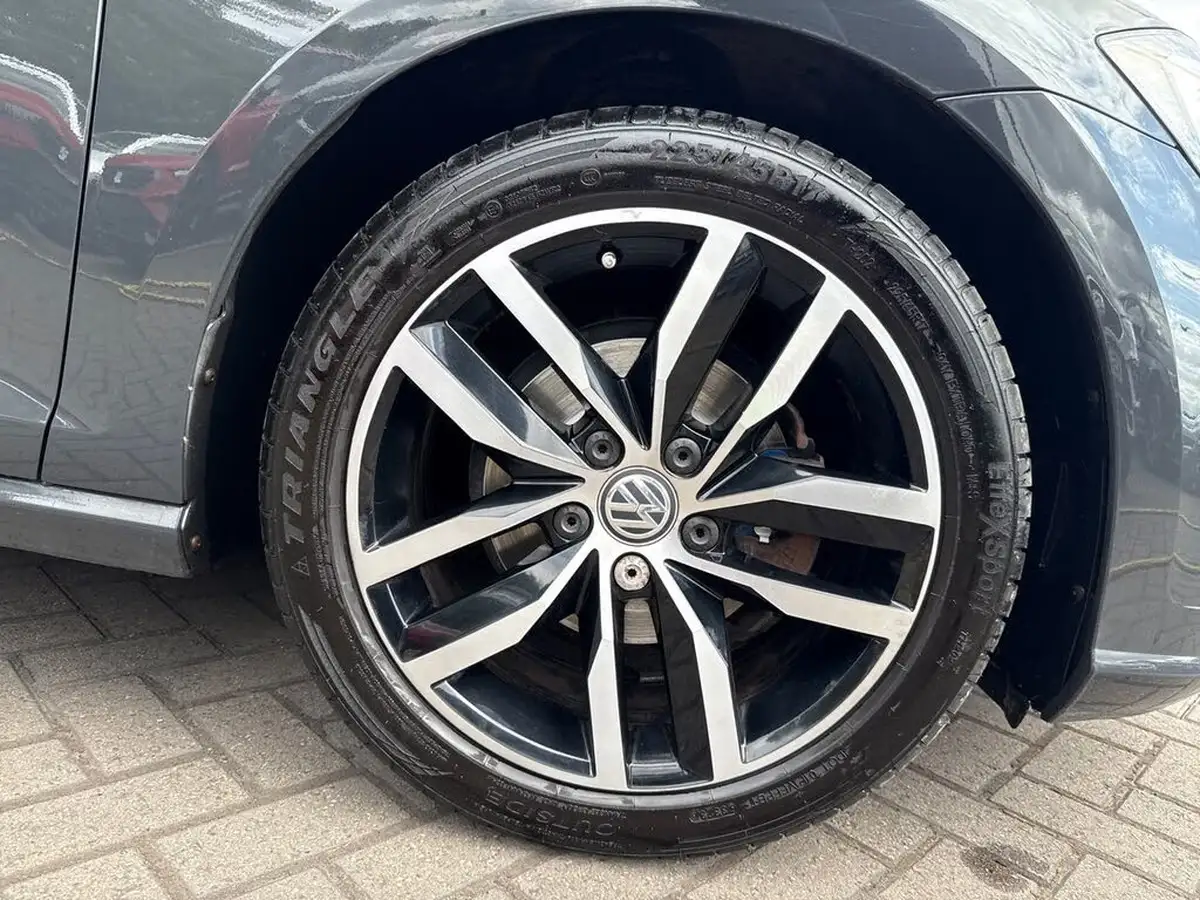 2018-volkswagen-golf-10-tsi-se-110ps-ss-hatchback-5d-big-17