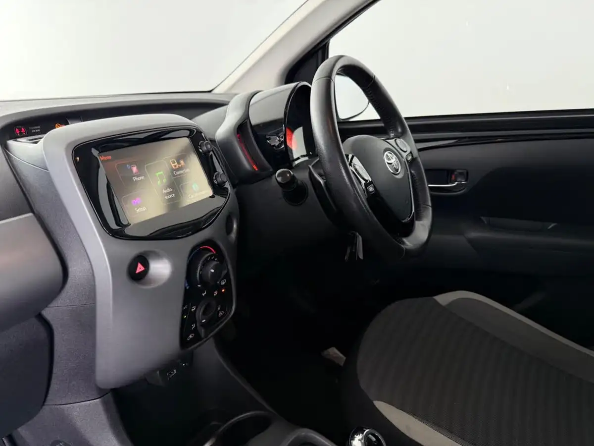 2018-toyota-aygo-10-vvt-i-x-play-68bhp-tss-5d-x-shift-big-14