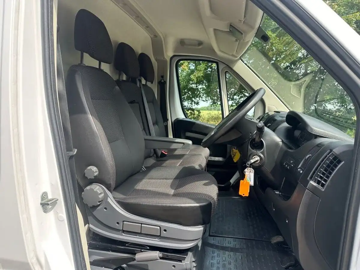 2022-peugeot-boxer-22-bluehdi-professional-435-l4-h3-big-10