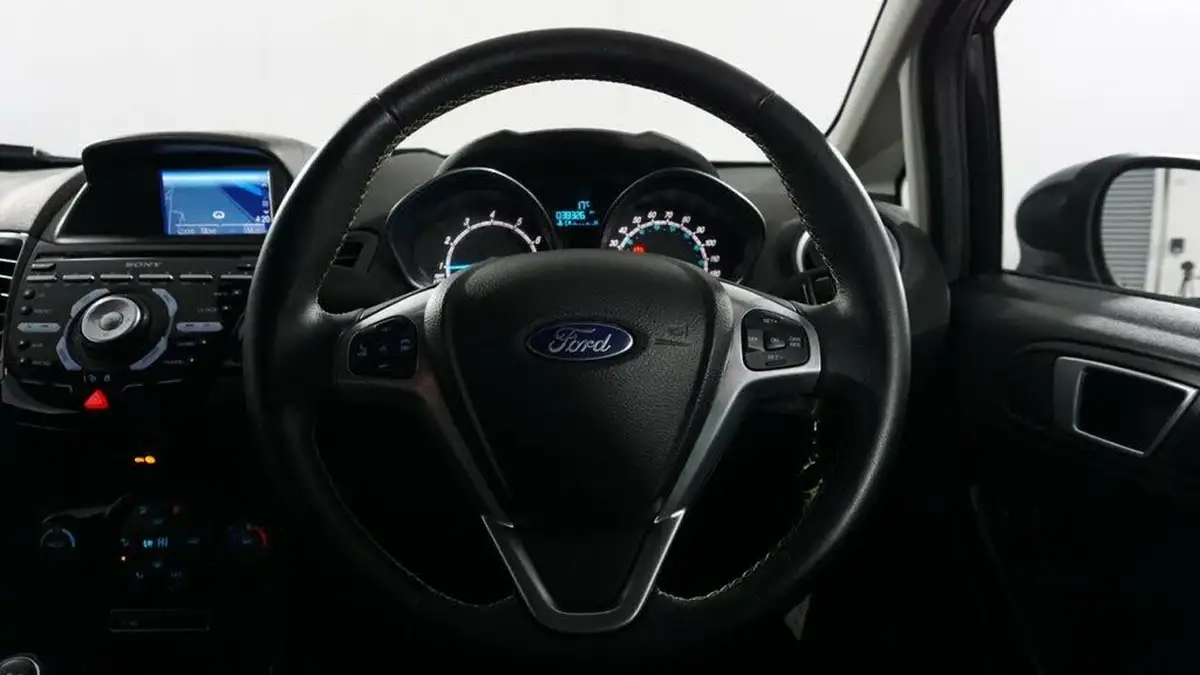 2017-ford-fiesta-10t-titanium-80ps-ss-5d-big-16