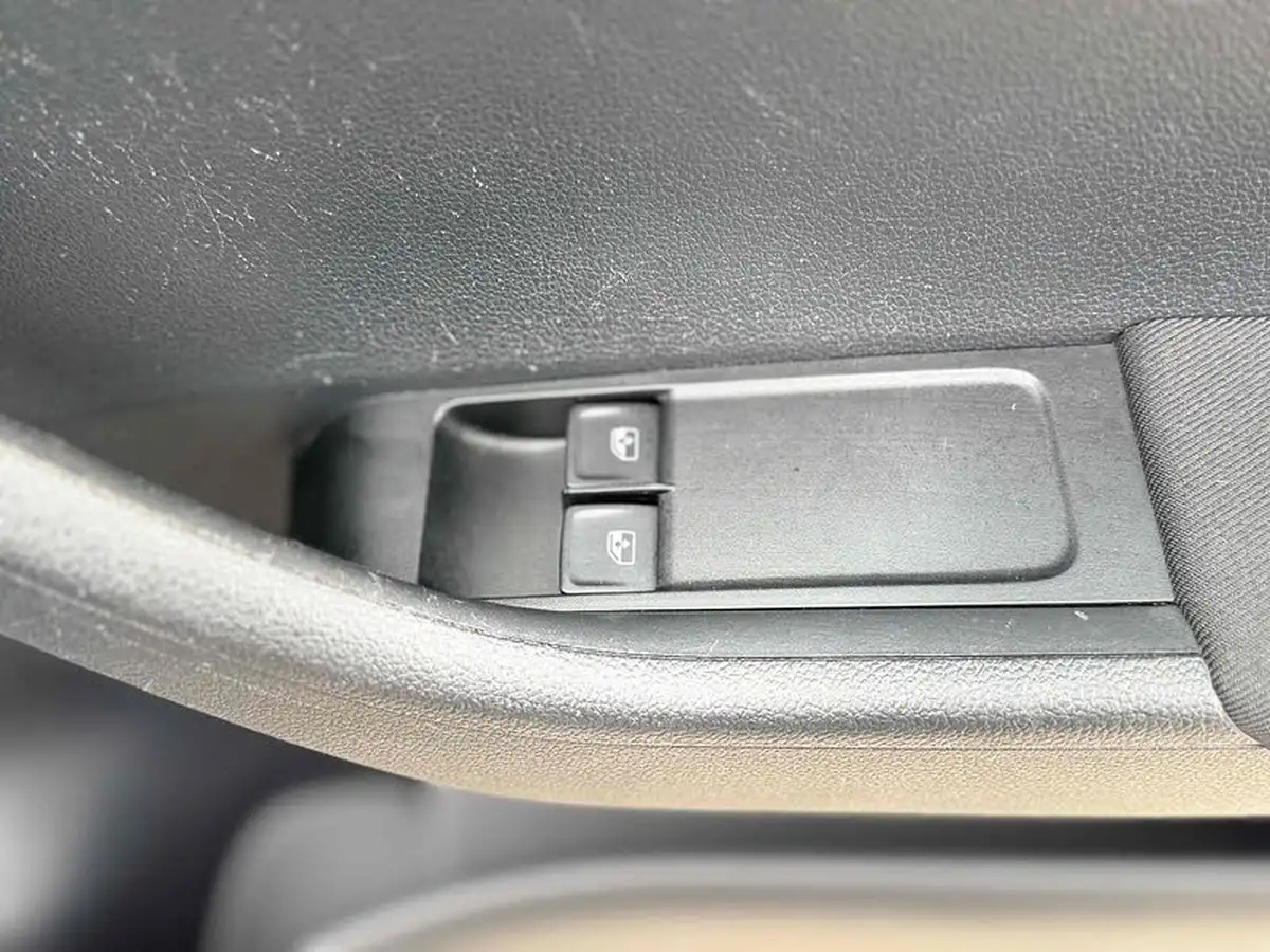 2021-skoda-fabia-10-tsi-se-95ps-estate-big-20