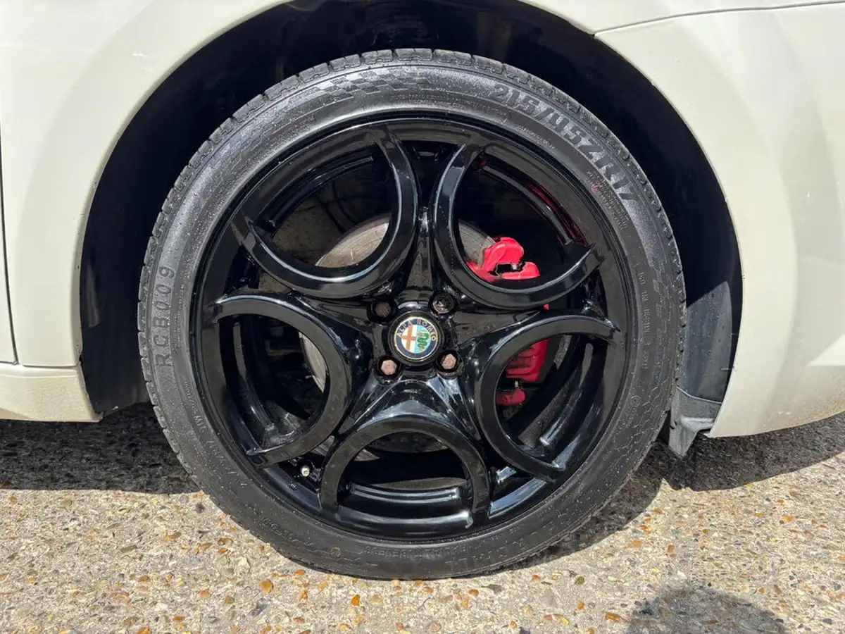 2012-alfa-romeo-mito-14-veloce-tb-multiair-135bhp-tct-big-24