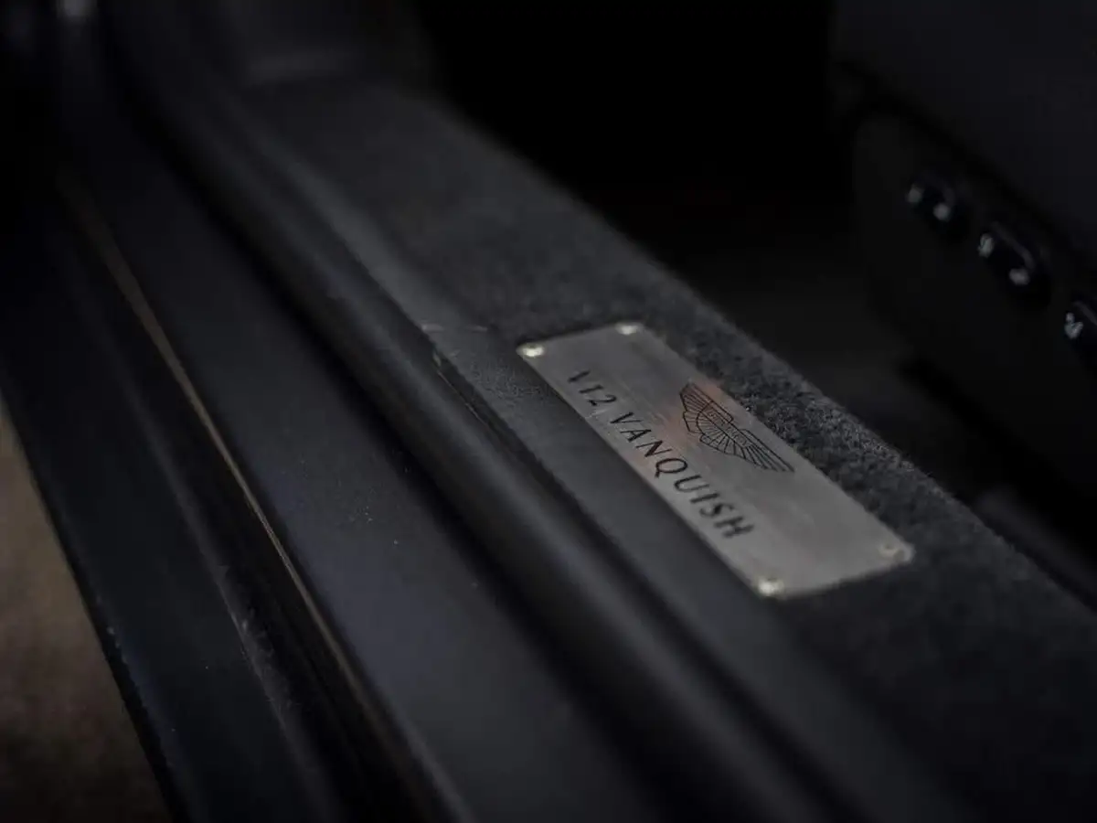 2006-aston-martin-vanquish-59-big-16
