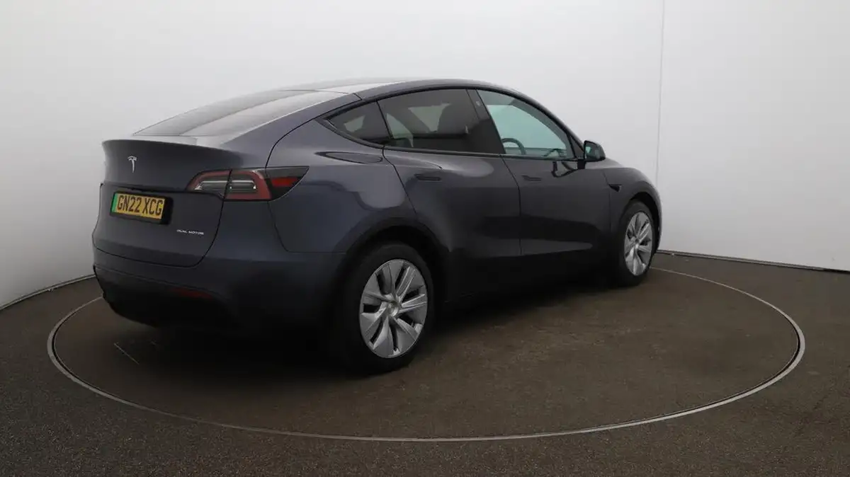 2022-tesla-model-y-e-long-range-big-50