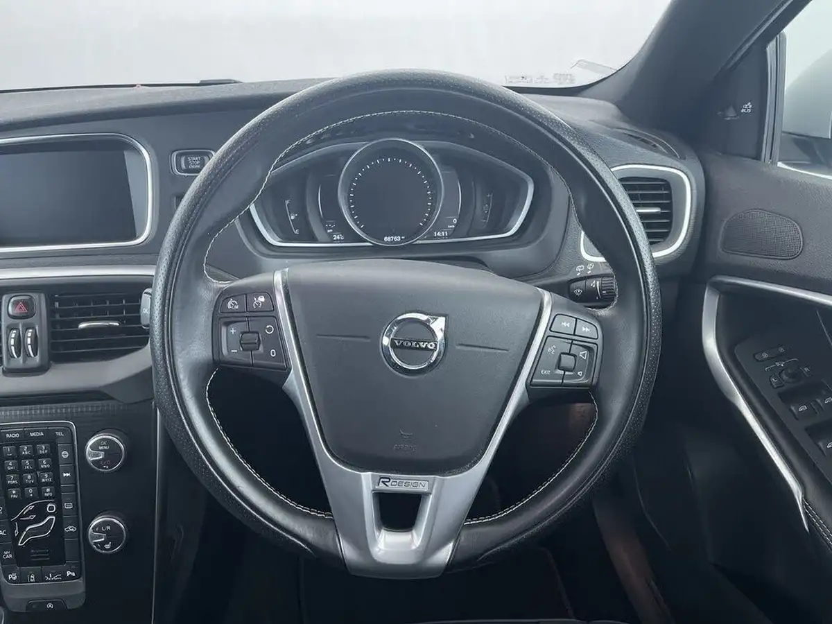 2018-volvo-v40-20td-d3-r-design-nav-plus-big-35