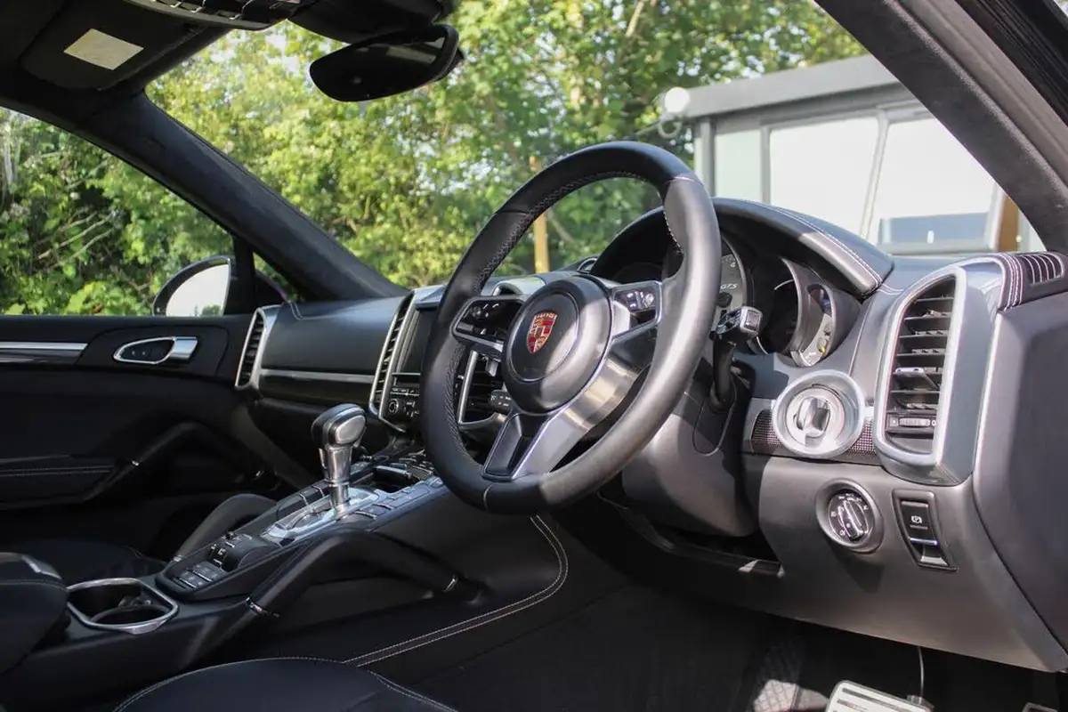 2015-porsche-cayenne-36-gts-big-4