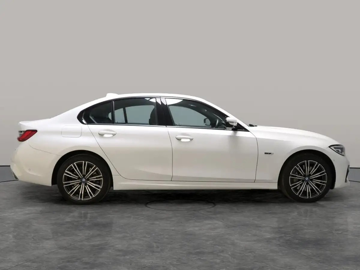2022-bmw-3-series-20-330e-xdrive-m-sport-saloon-4d-big-10