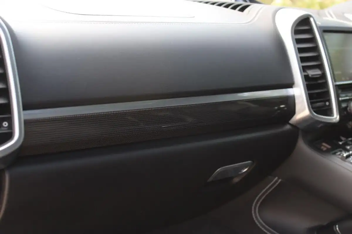 2015-porsche-cayenne-36-gts-big-32