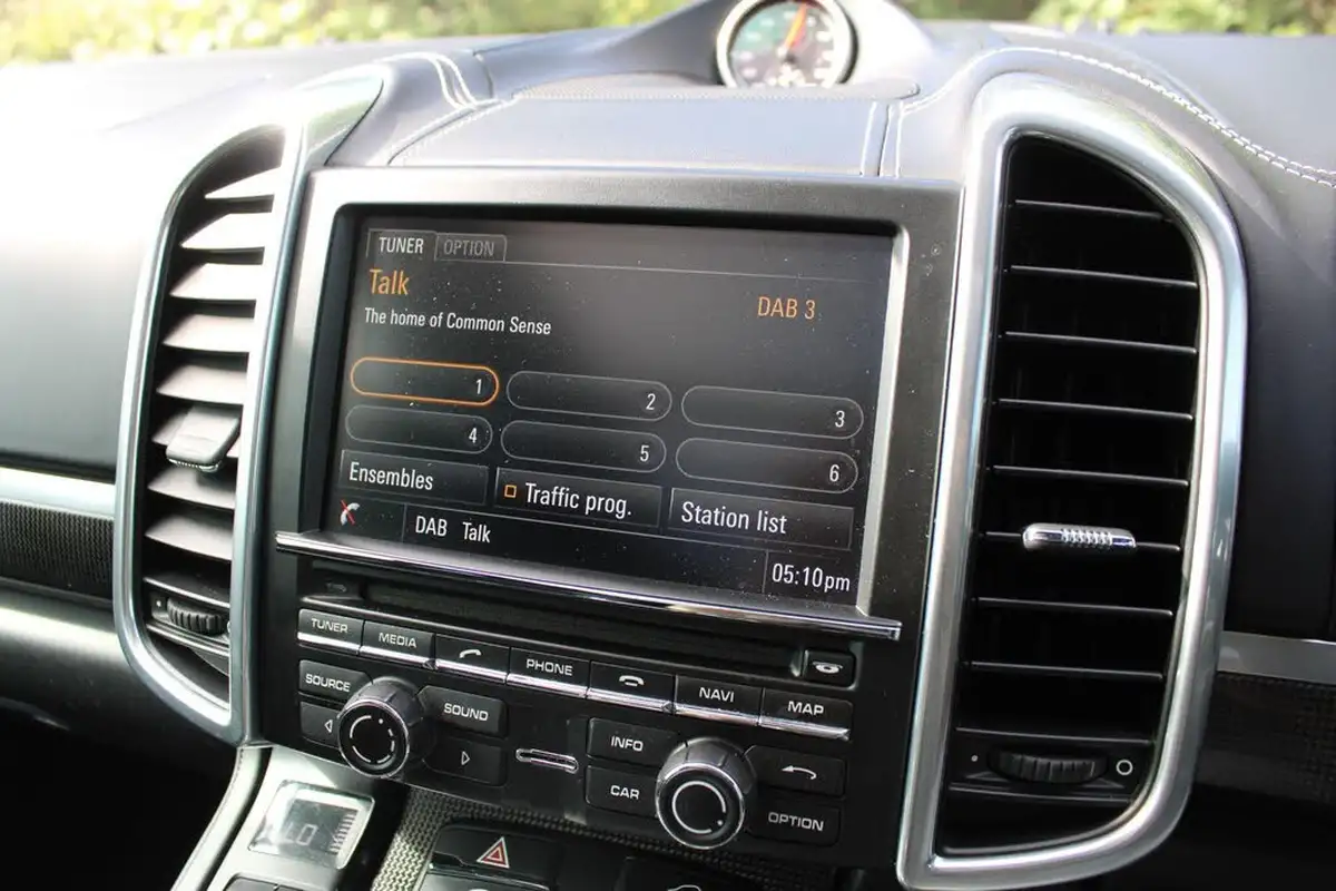 2015-porsche-cayenne-36-gts-big-28