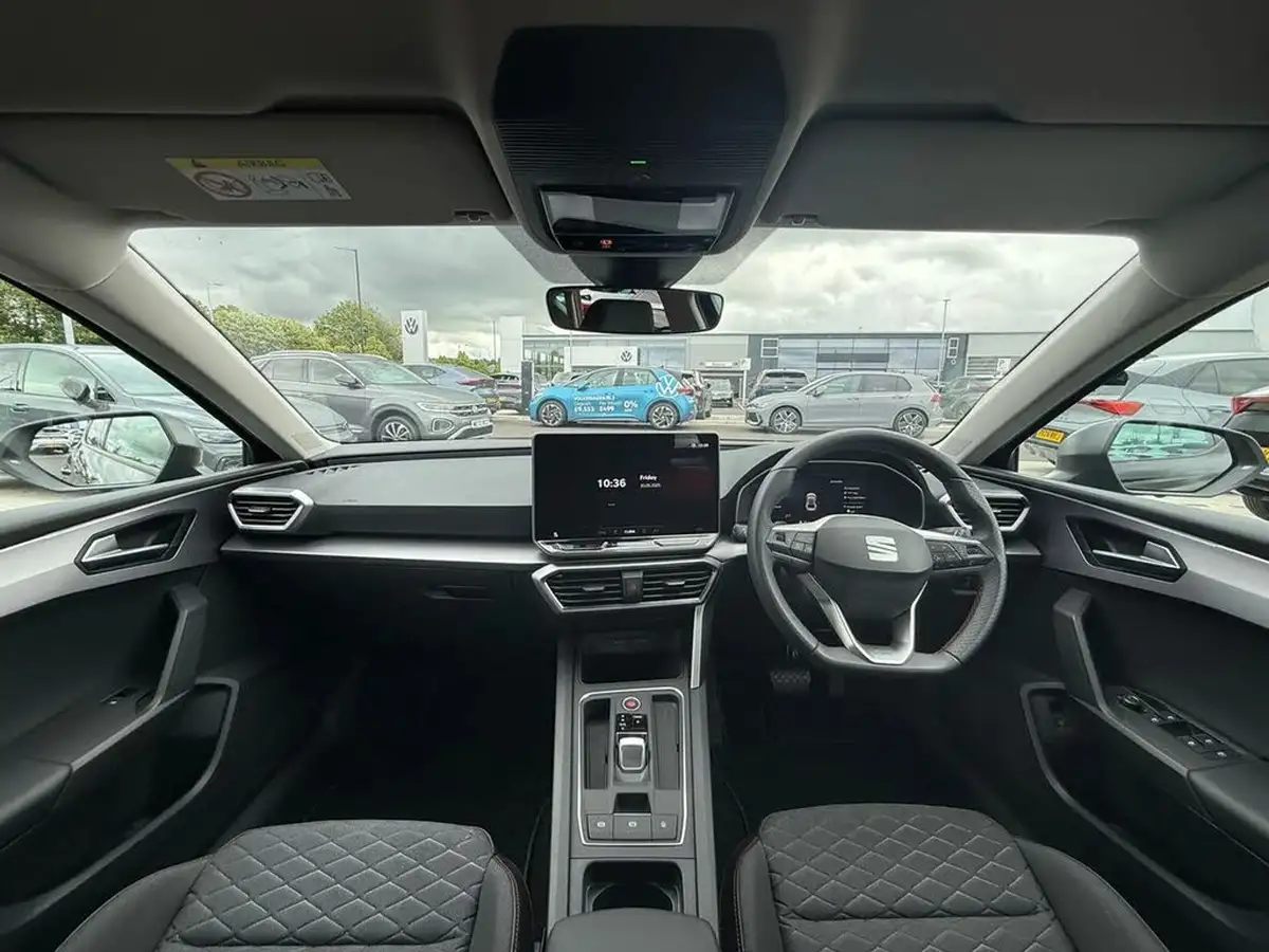 2024-seat-leon-big-32