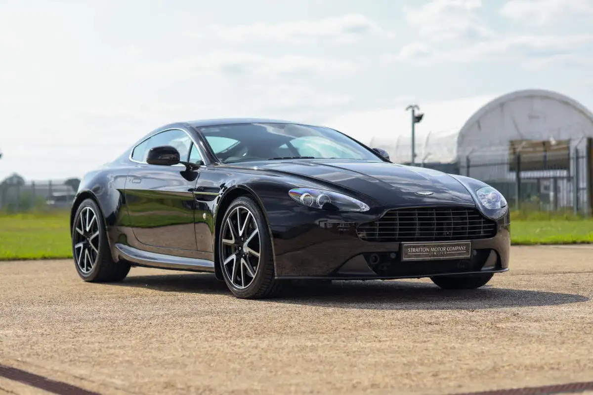 2013-aston-martin-vantage-47-coupe-big-0