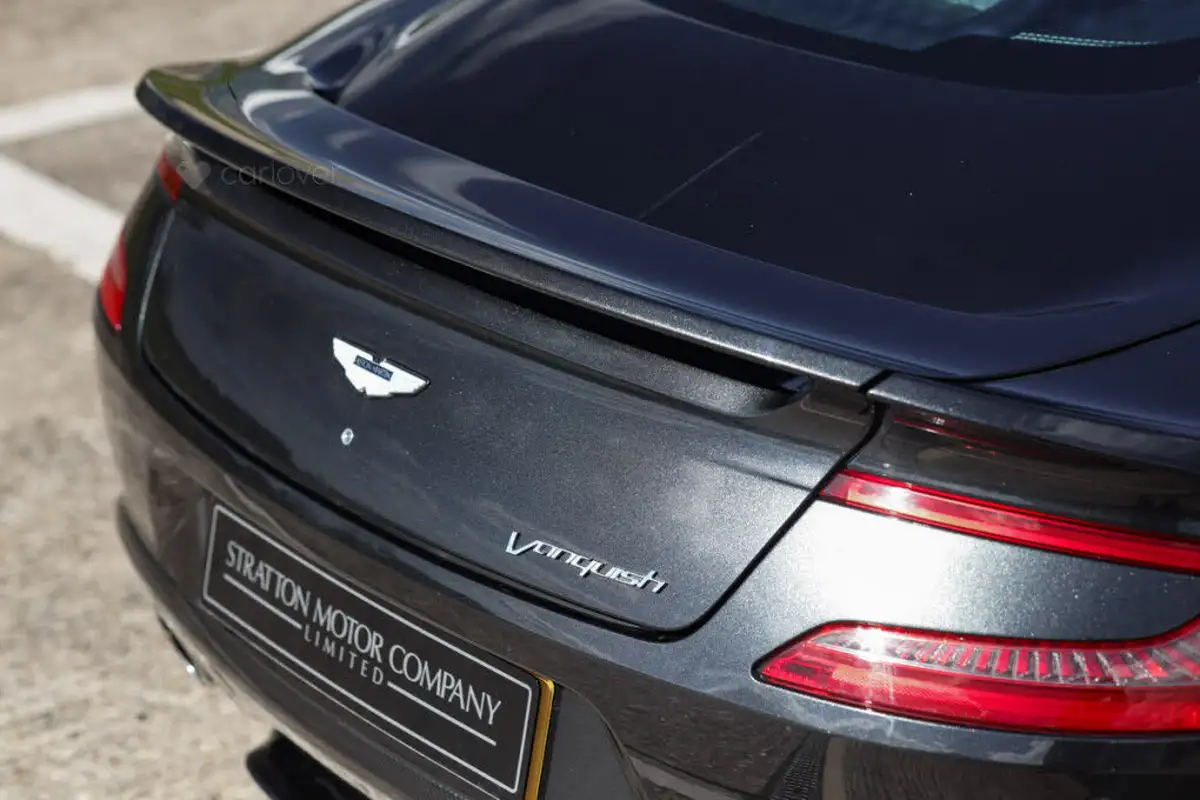 2013-aston-martin-vanquish-59-big-13