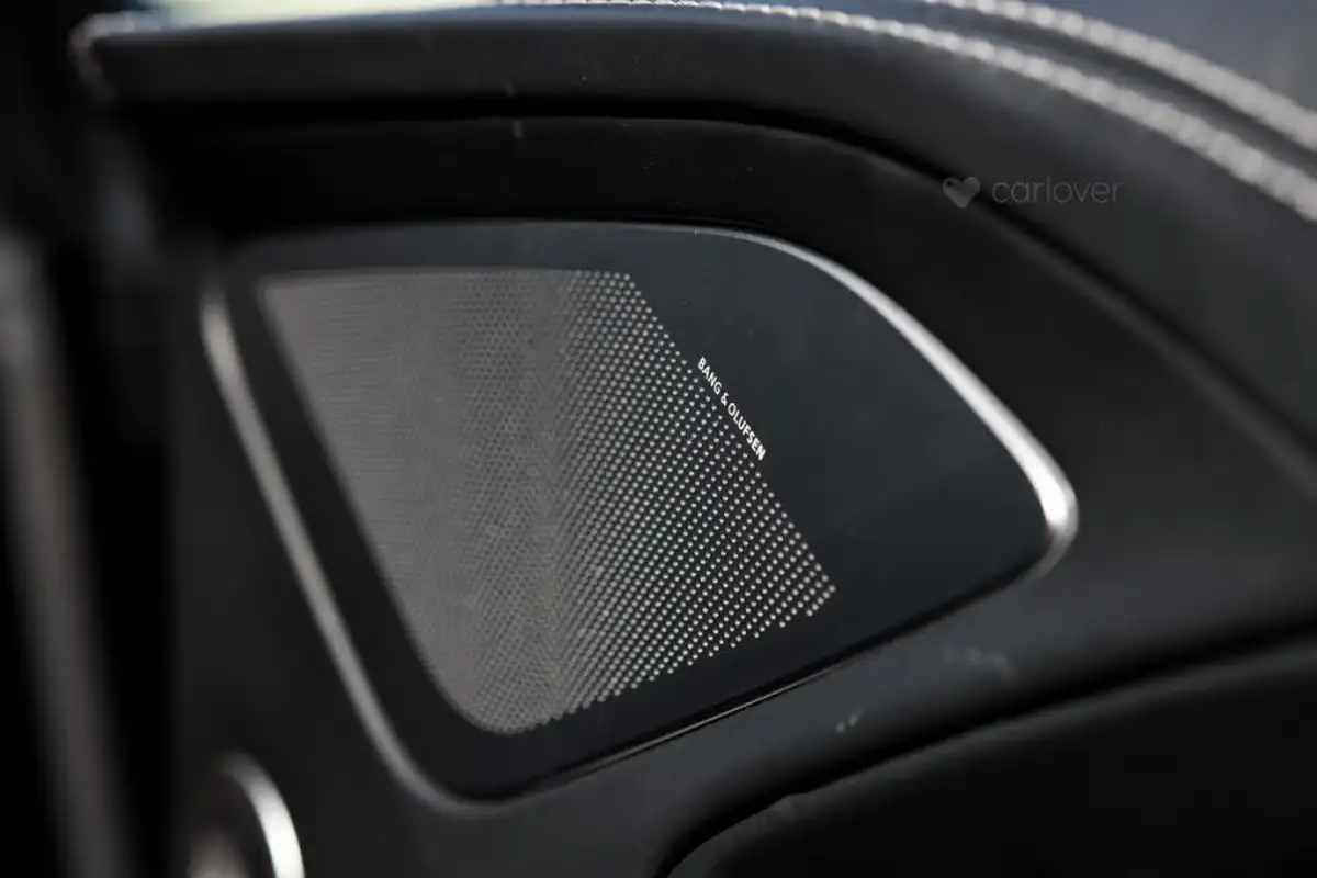 2013-aston-martin-vanquish-59-big-65