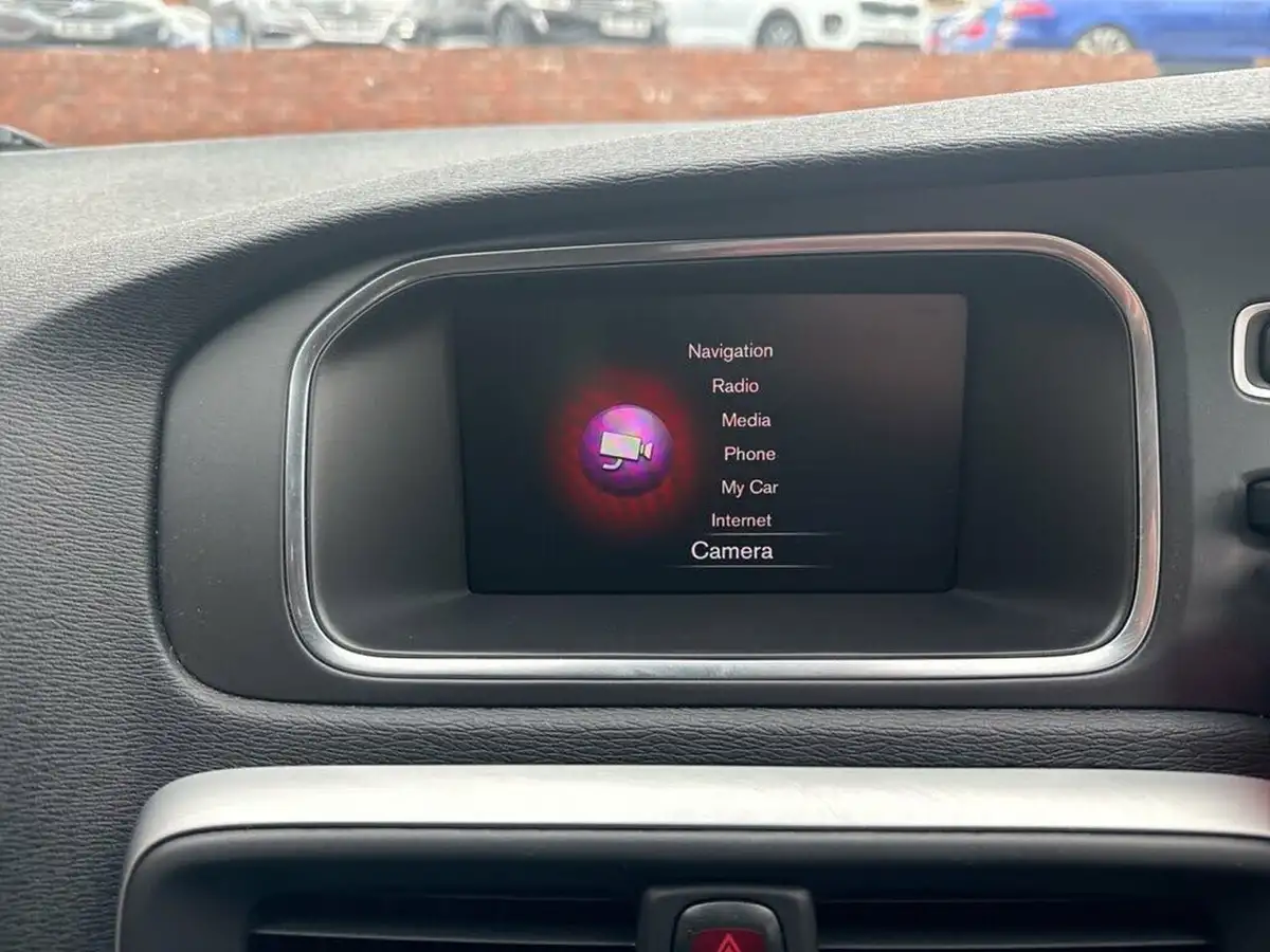 2018-volvo-v40-20td-d2-cross-country-pro-big-13