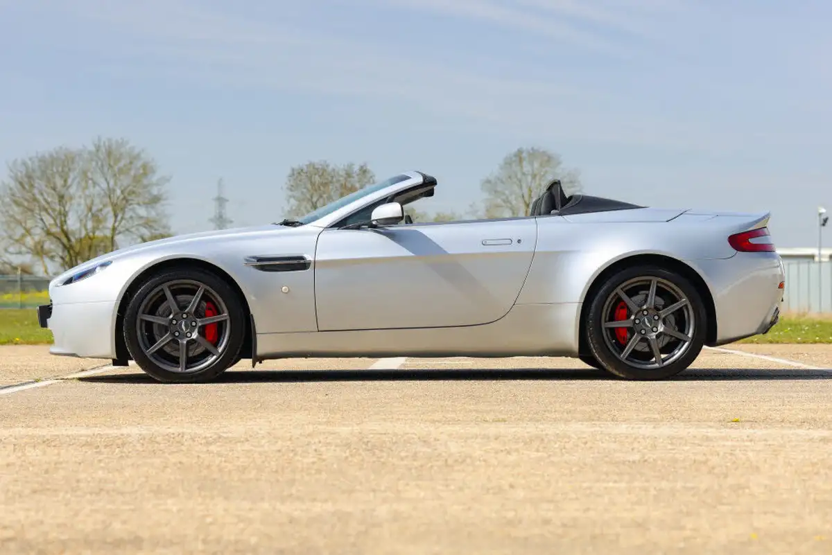 2009-aston-martin-vantage-43-convertible-sportshift-big-6