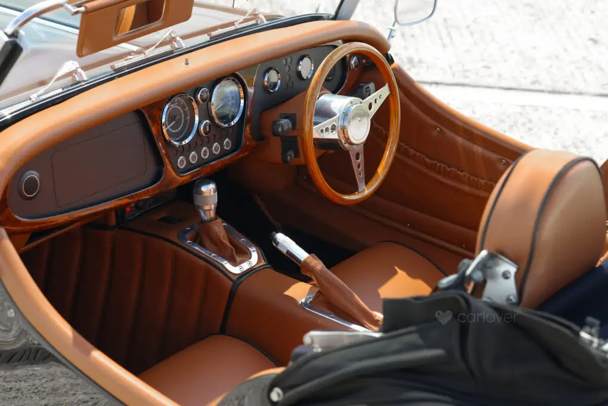 2017-morgan-plus-8-48-big-1