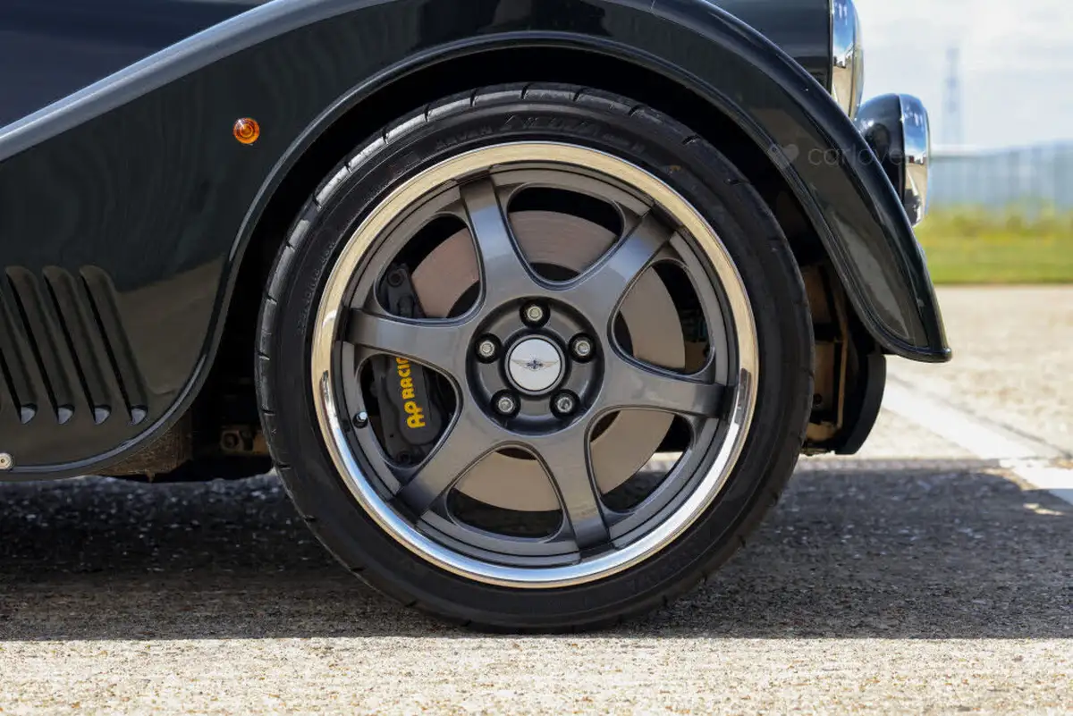 2017-morgan-plus-8-48-big-25