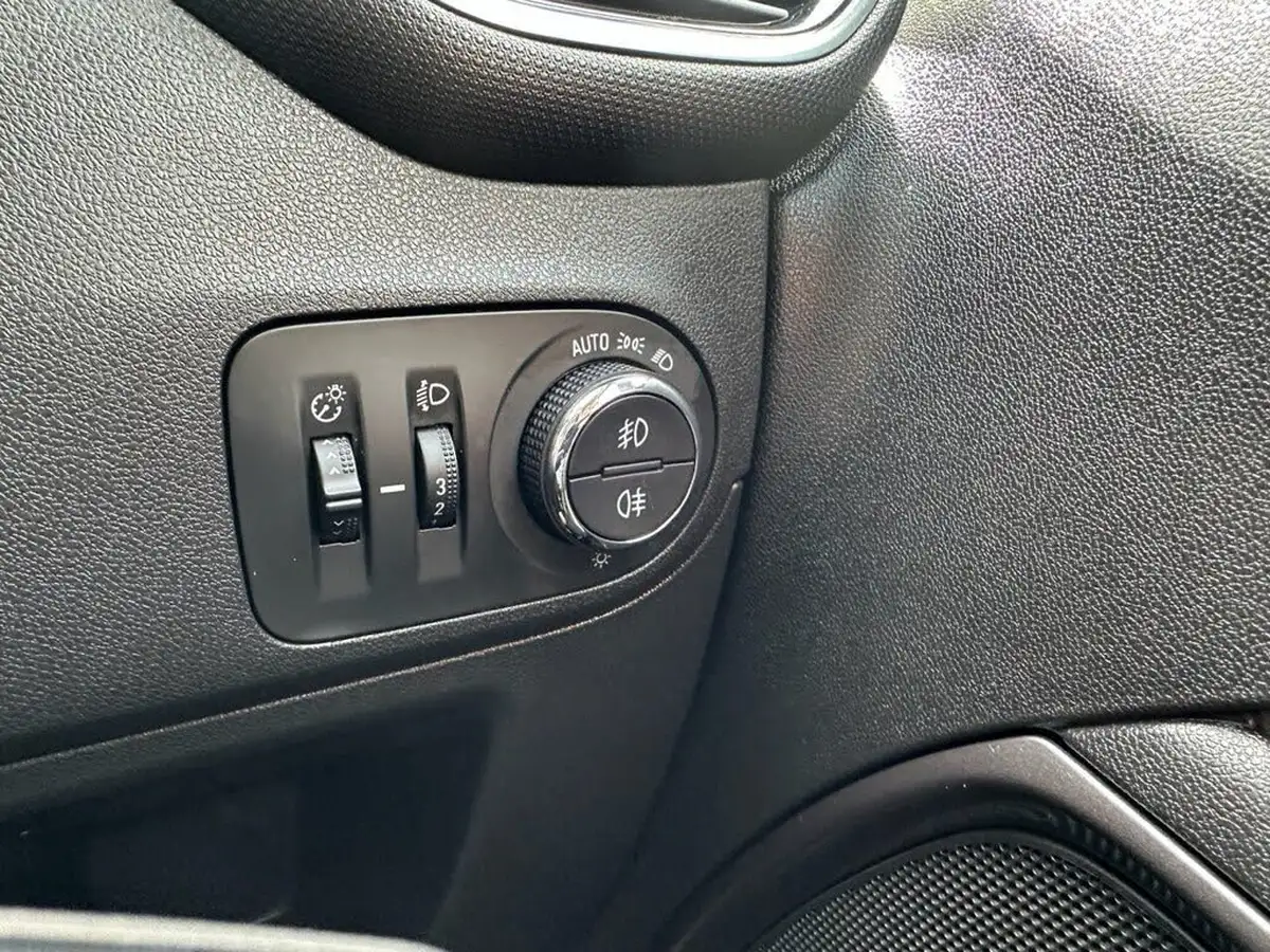 2019-vauxhall-crossland-x-12-elite-nav-83ps-big-43