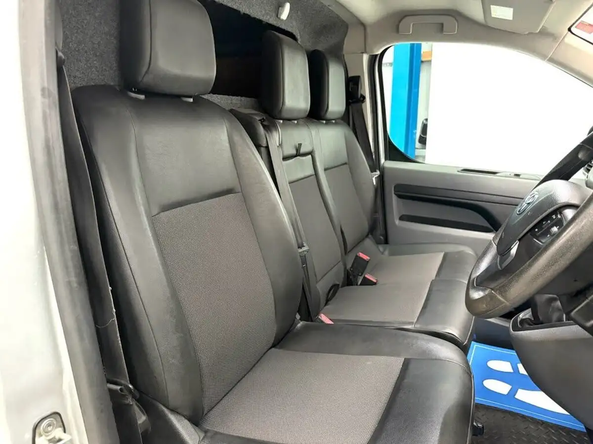 2019-toyota-proace-20d-design-medium-120hpeu6-panel-big-16