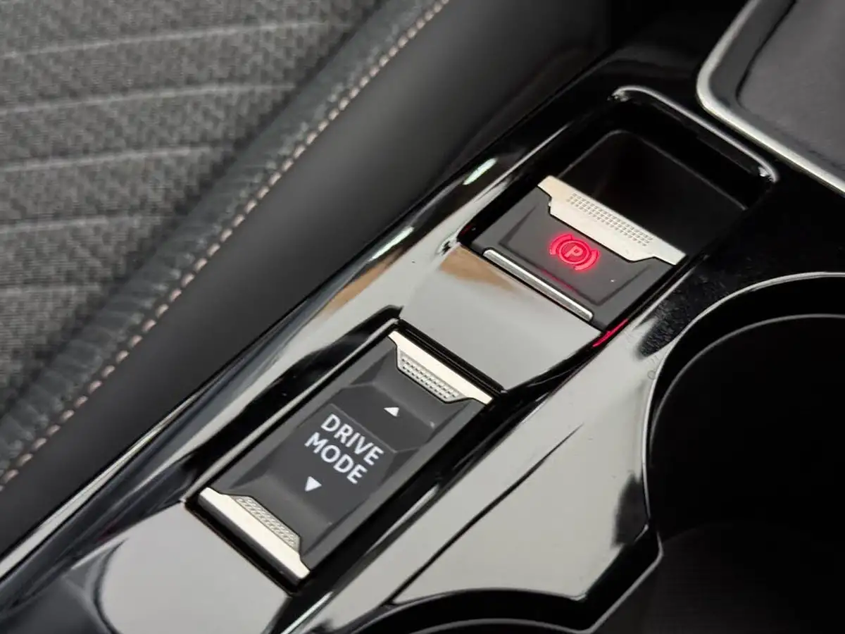 2024-peugeot-208-12-puretech-allure-big-39