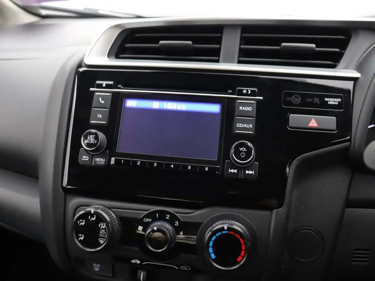 2019-honda-jazz-13-i-vtec-s-big-26