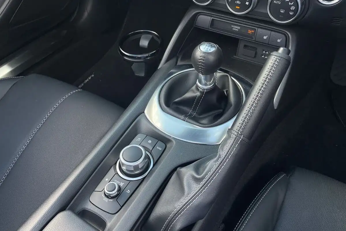 2021-mazda-mx-5-15-sport-convertible-big-31
