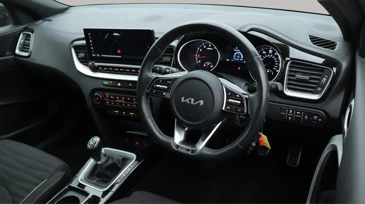 2023-kia-xceed-15-t-gdi-gt-line-158bhp-big-9