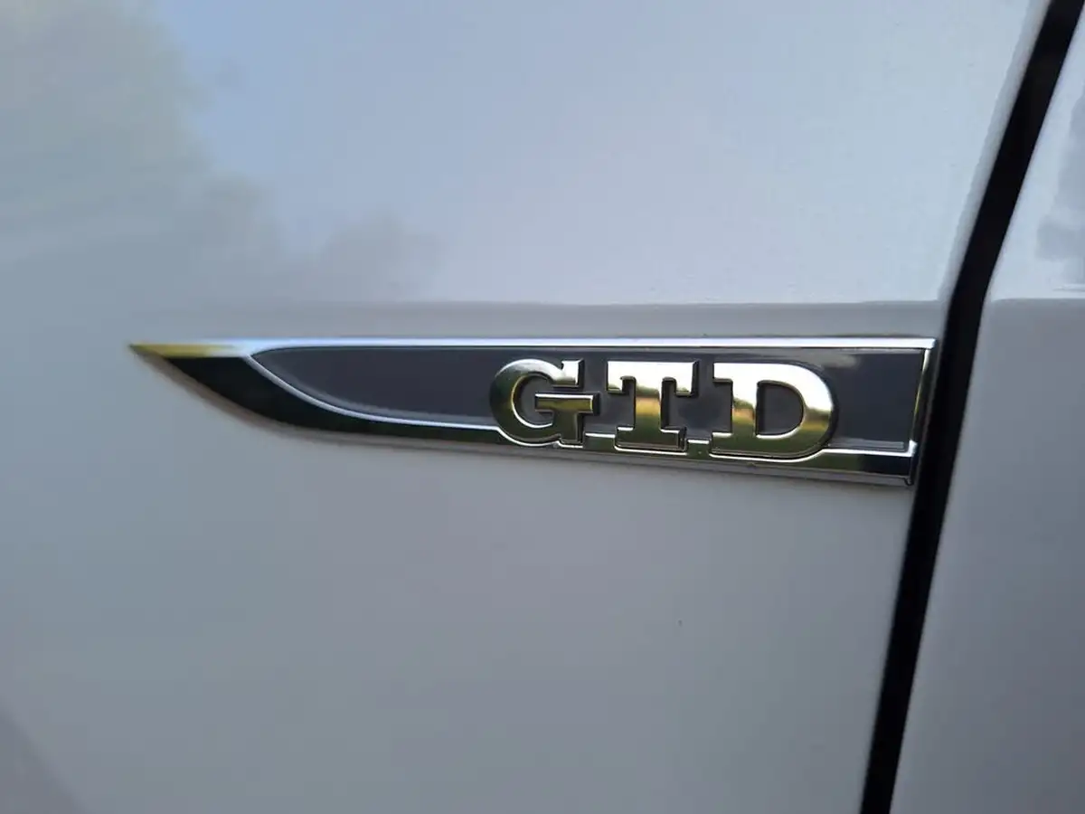 2017-volkswagen-golf-20tdi-gtd-ss-hatchback-5d-big-12