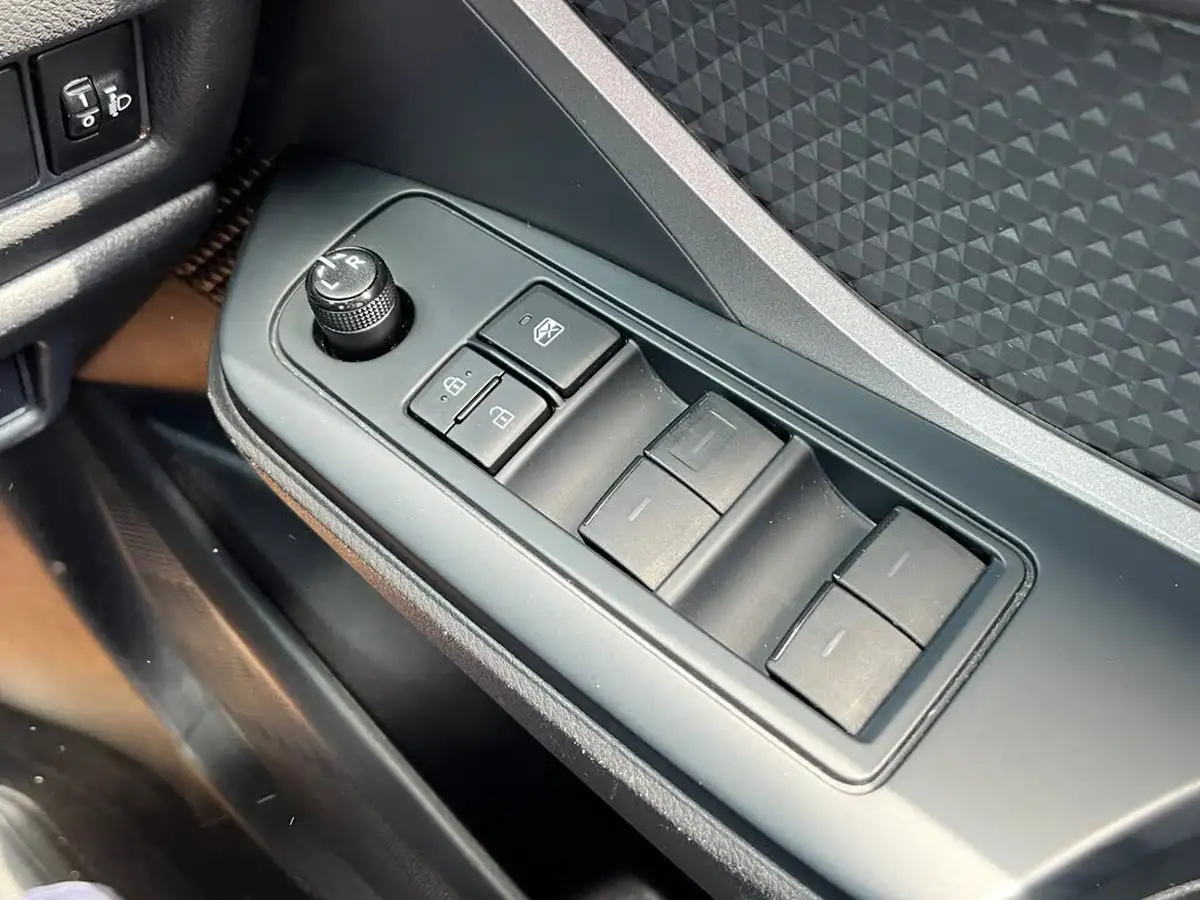 2021-toyota-c-hr-18-vvt-i-icon-big-57