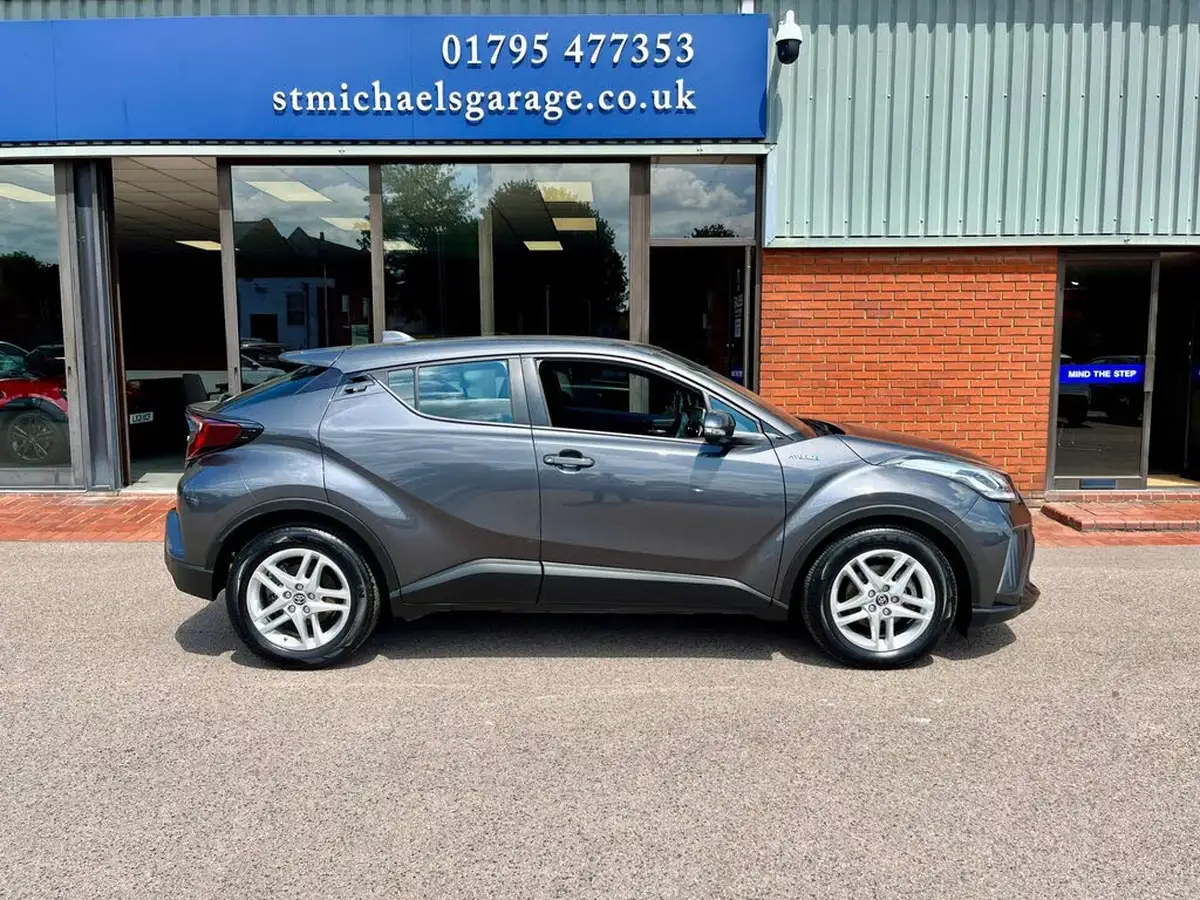 2021-toyota-c-hr-18-vvt-i-icon-big-9