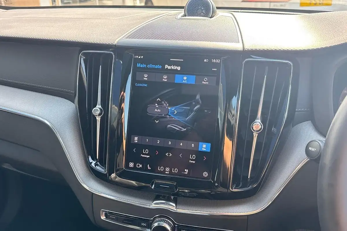 2024-volvo-xc60-20-t8-ultra-black-edition-big-38