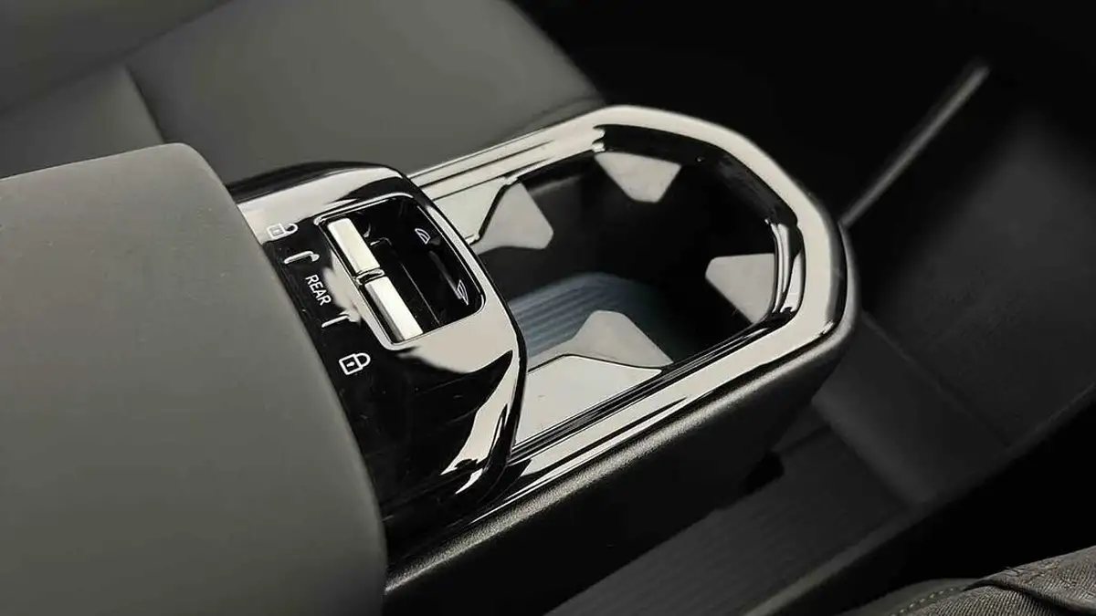 2024-volvo-ex30-e-single-motor-plus-big-44
