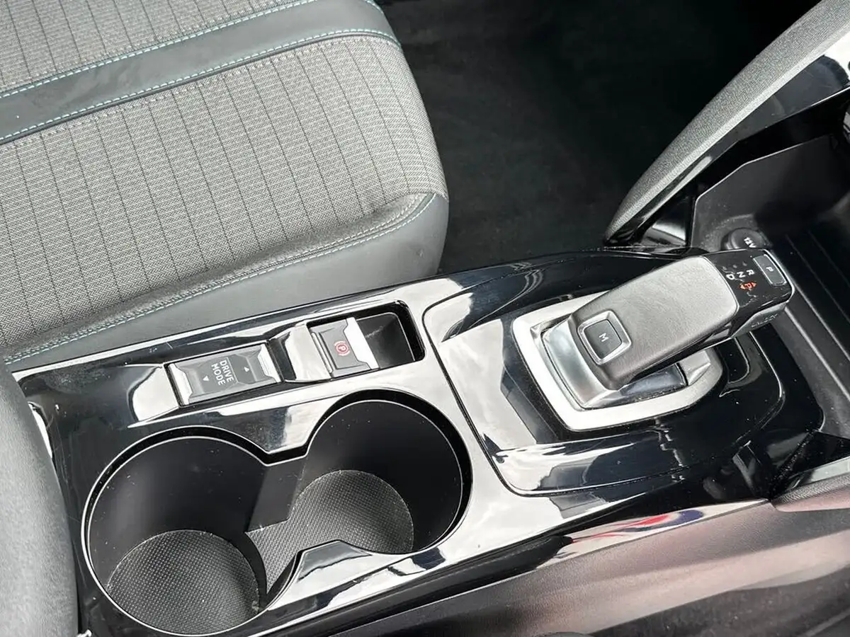 2020-peugeot-208-12-puretech-allure-100bhp-eat8-big-21