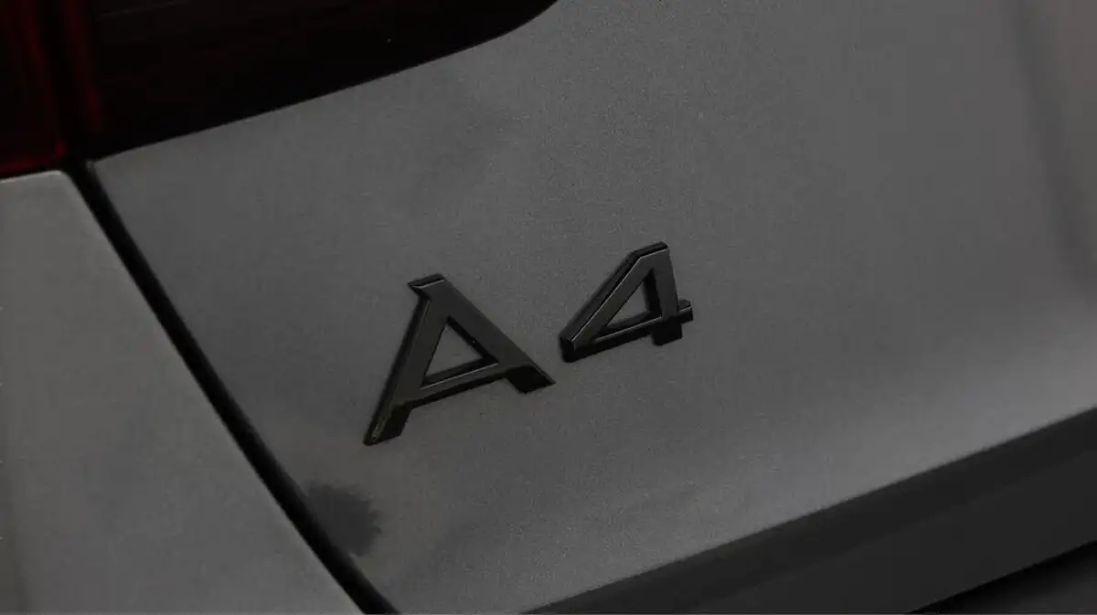 2023-audi-a4-avant-20-35-tdi-black-edition-big-32