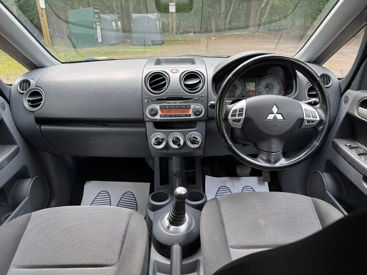 2011-mitsubishi-colt-13-cz2-5d-amt-big-1