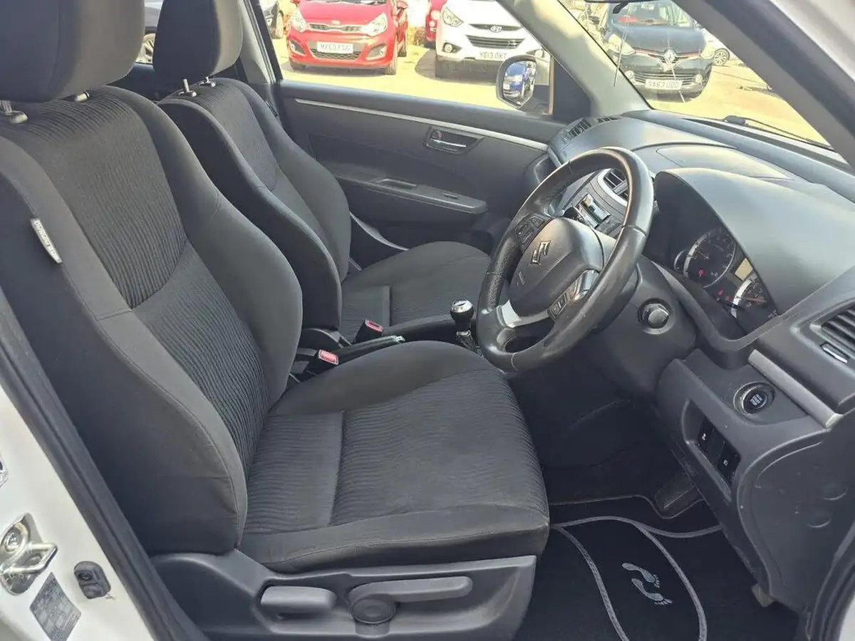 2011-suzuki-swift-12-sz4-5d-big-11