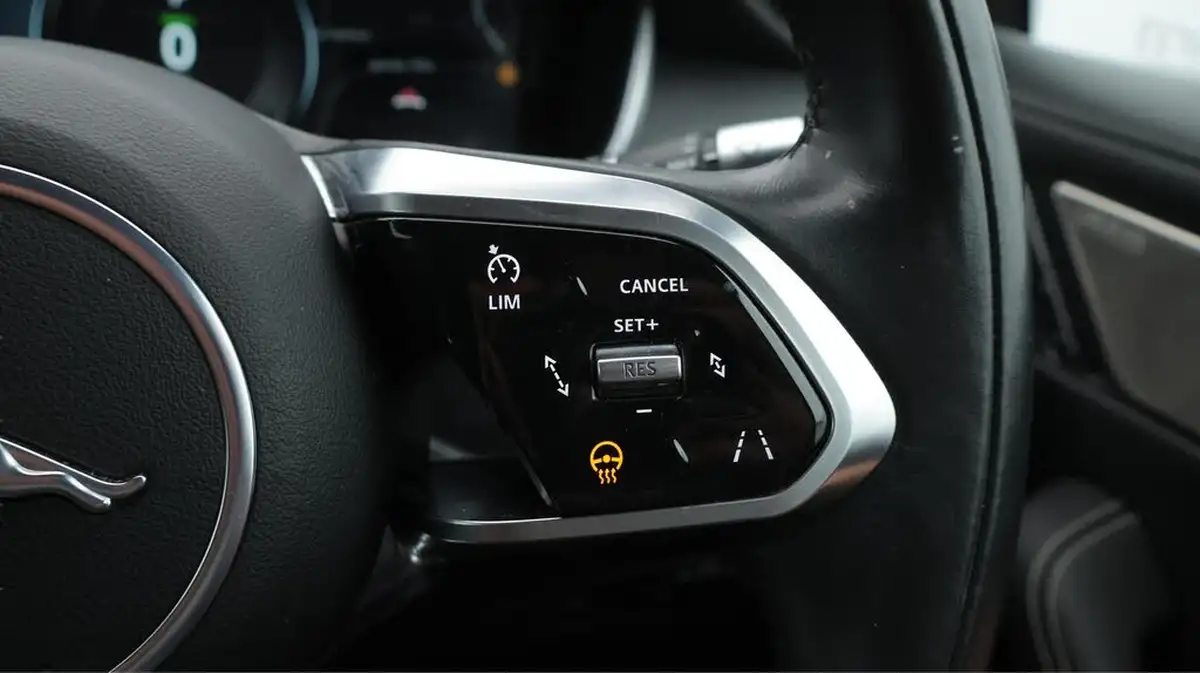 2022-jaguar-i-pace-ev400-hse-black-big-26