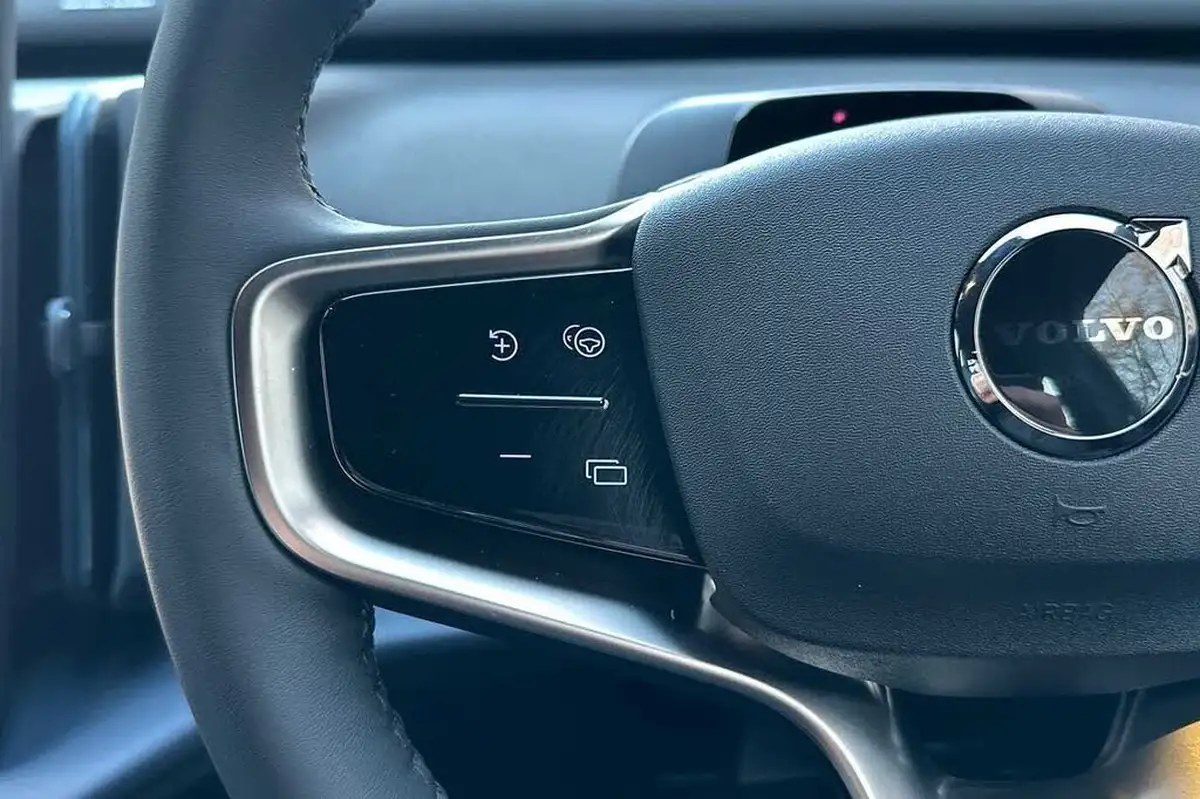 2024-volvo-ex30-e-single-motor-plus-extended-range-big-10