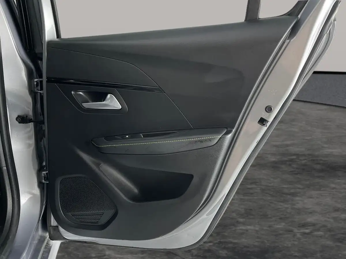 2021-peugeot-208-e-gt-premium-big-40
