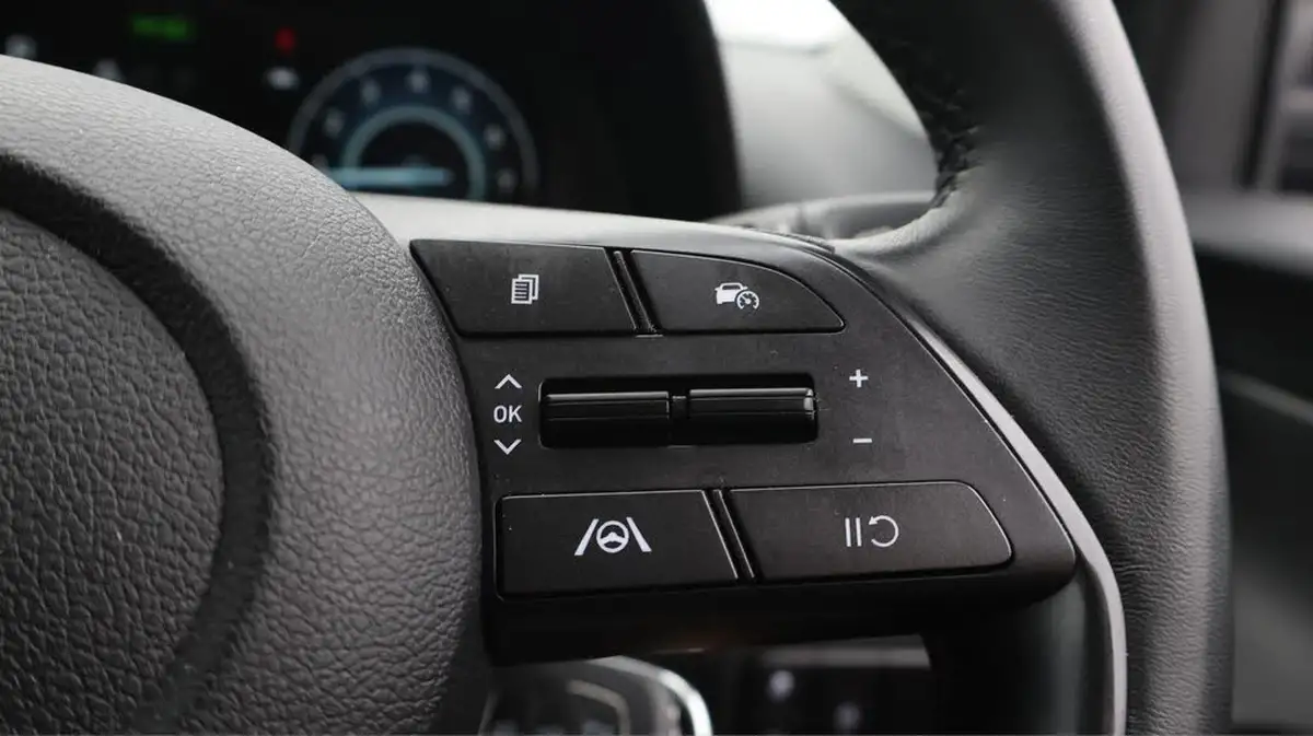 2022-hyundai-i20-10-t-gdi-se-connect-dct-big-25