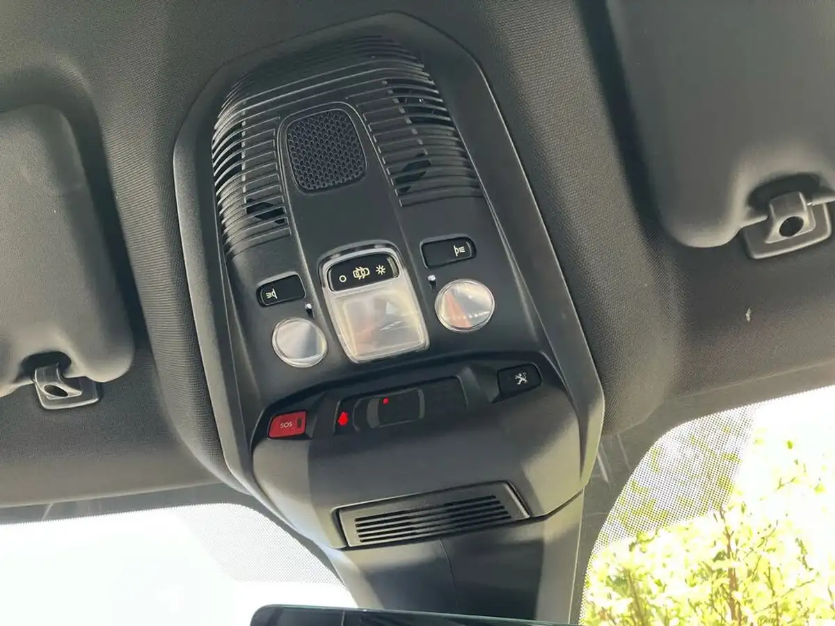 2021-peugeot-3008-suv-12-puretech-gt-eat8-big-47