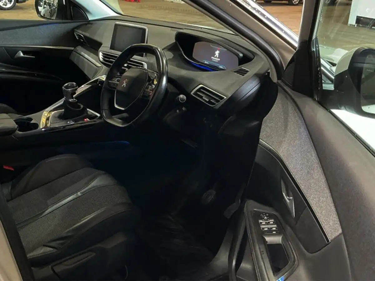 2017-peugeot-3008-suv-12-puretech-allure-big-8