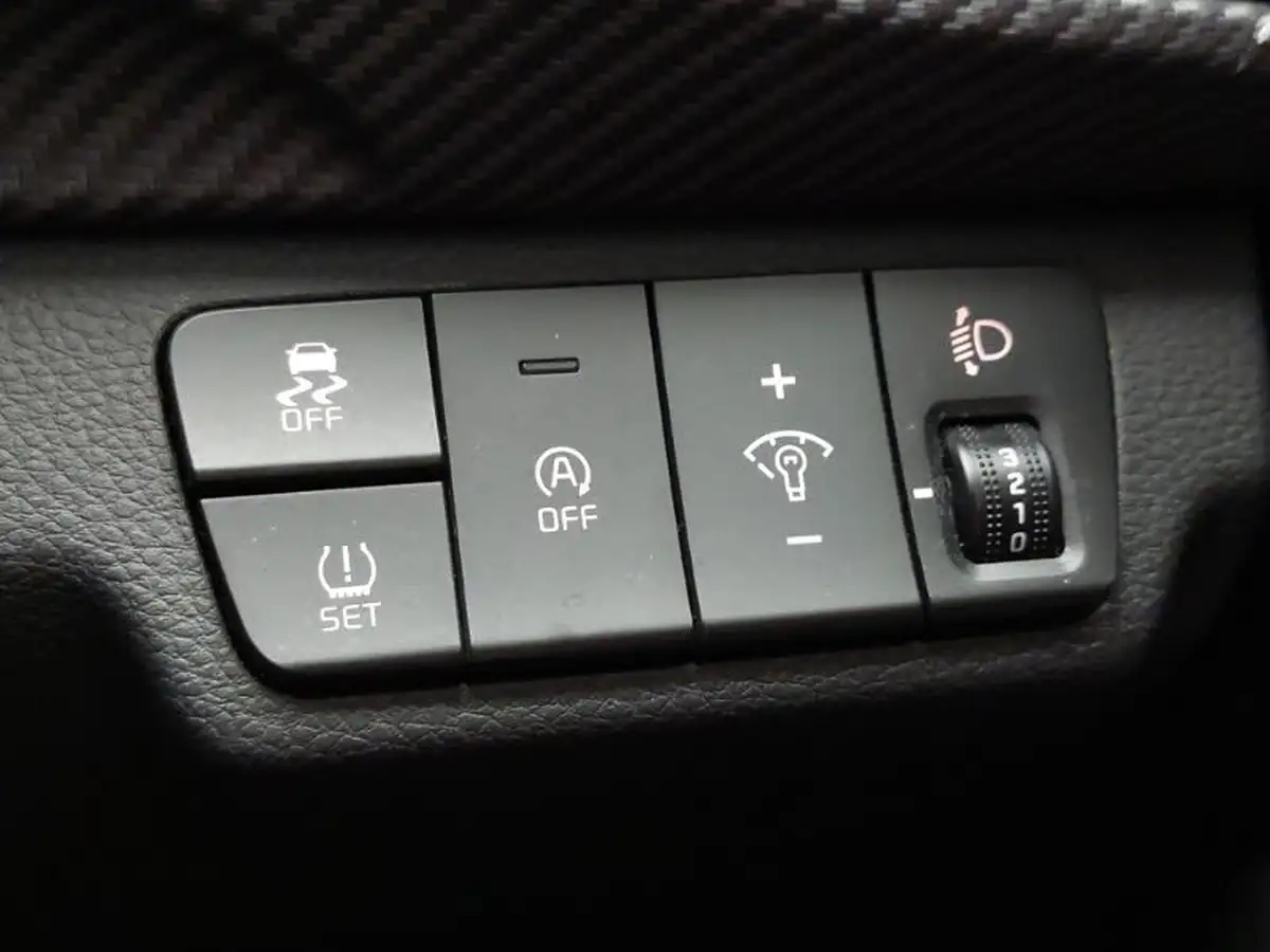2024-kia-stonic-10-t-gdi-gt-line-s-98bhp-dct-big-16